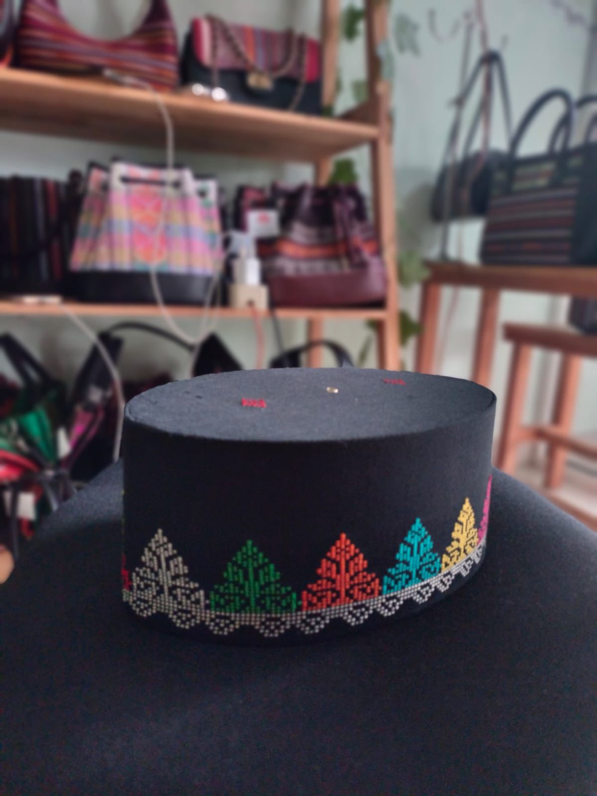 PECI MOTIF  PUCUK REBUNG