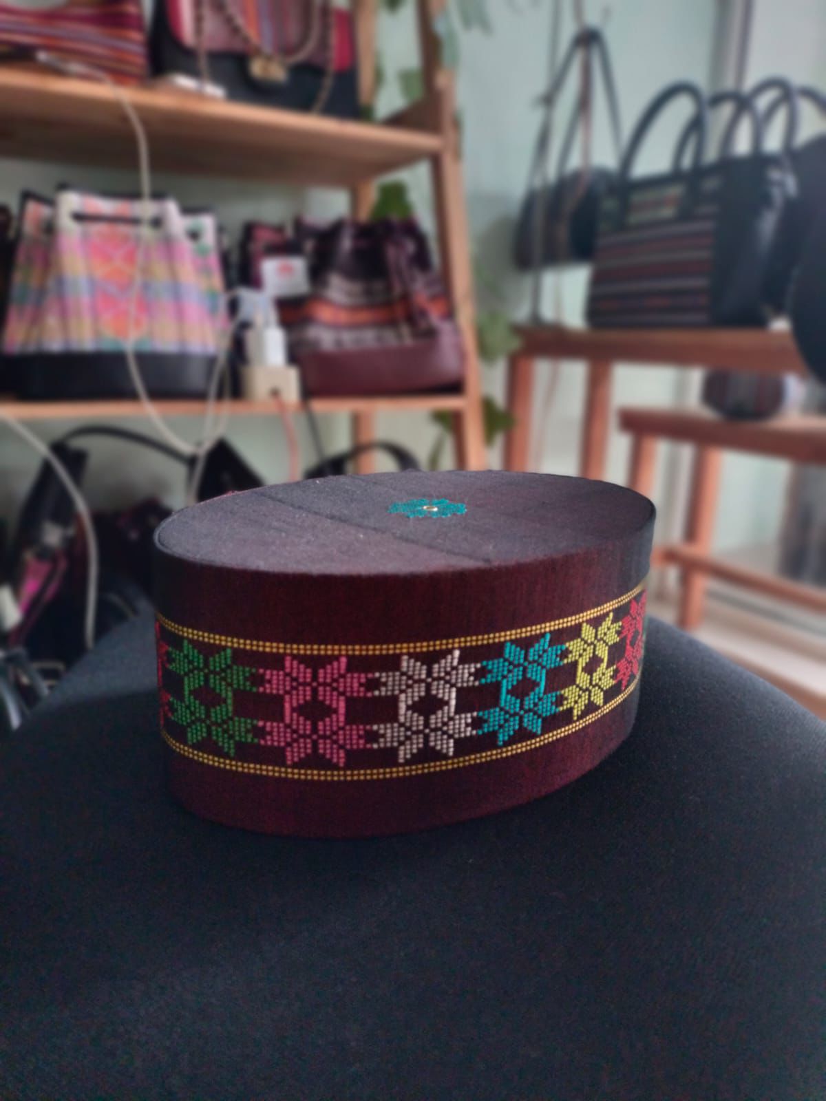 PECI MOTIF BUNGA TAMPUK MANGGIS